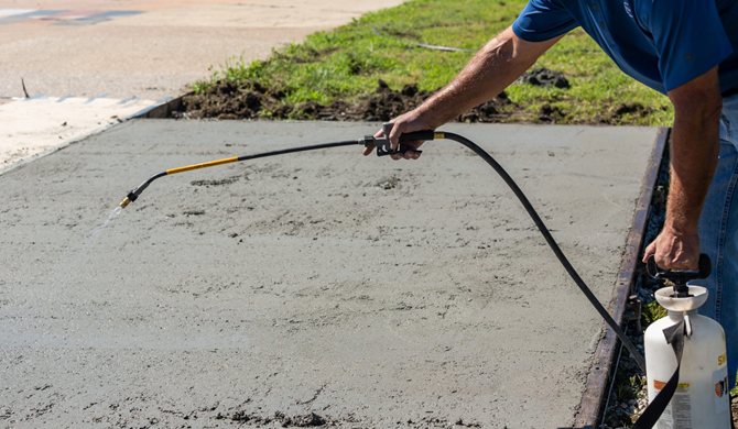 Applying Day1, Concrete Finishing Aid
Site
Solomon Colors
